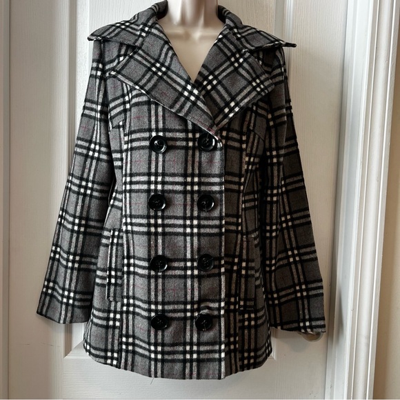 Rue21 Jackets & Blazers - ❤️SOLD❤️ Rue21 Plaid Coat
